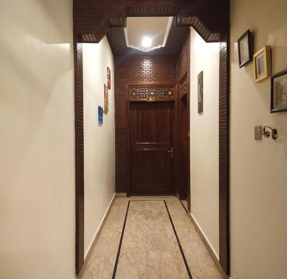 اتاق اکونومی یک تخته, Luxury Guest House Near Agha Khan, Karachi Airport