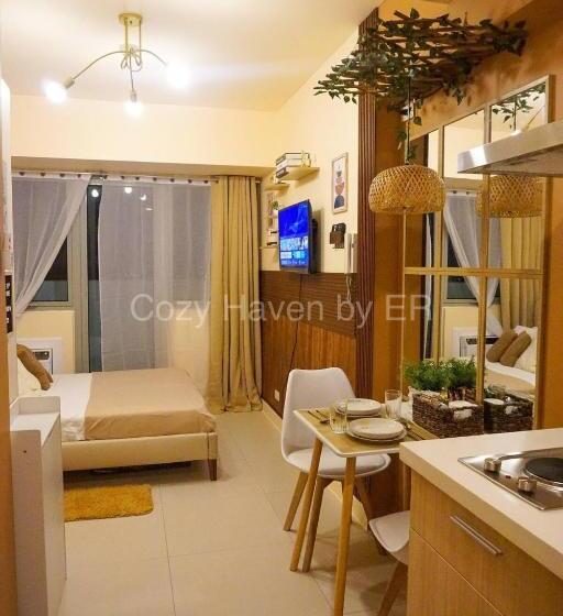 استودیو استاندارد با بالکن, Studio Condo Unit   The Residences @ Commonwealth Qc