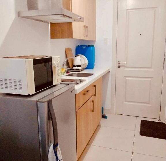 带1个卧室的带阳台的公寓, The Residences At Commonwealth Roxas East