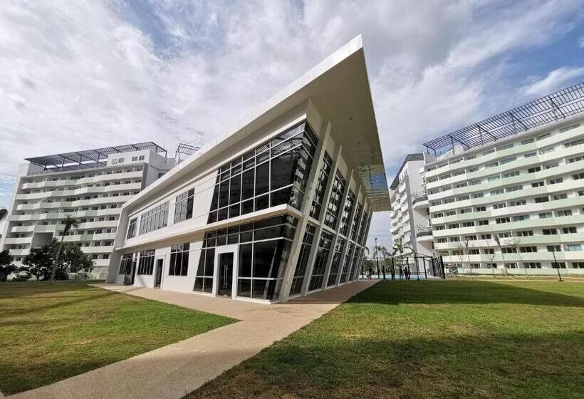 带1个卧室的带阳台的公寓, The Residences At Commonwealth Roxas East