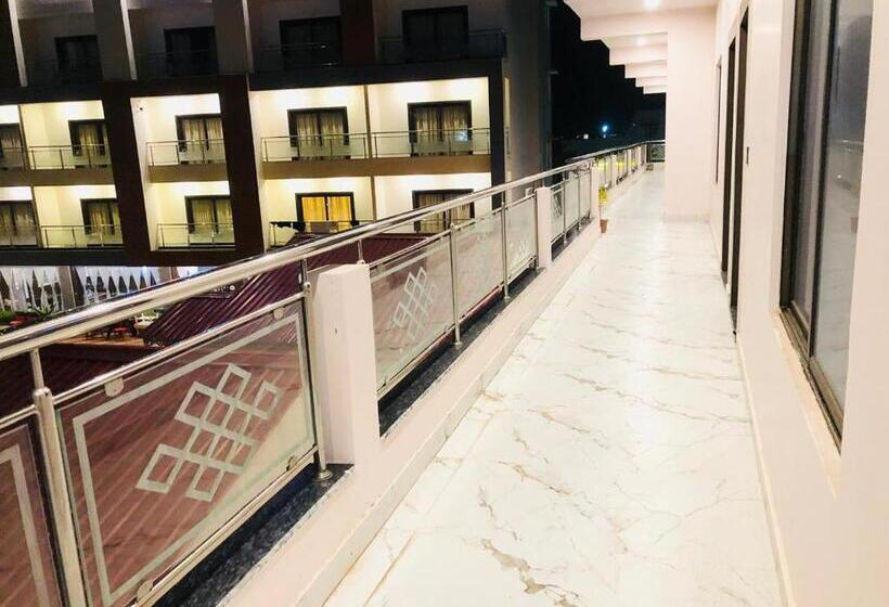 デラックスルーム, Tropicana Beach Resort, Mandarmani