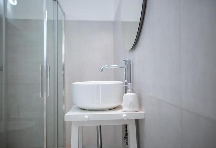 اتاق خانوادگی, B&b Sole