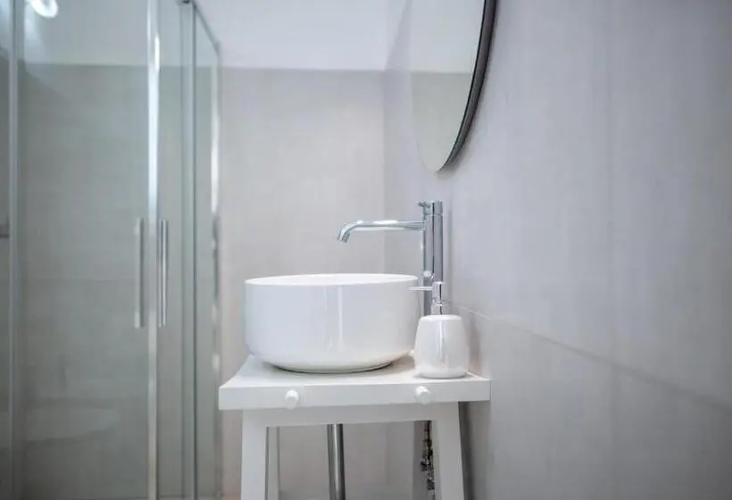 اتاق خانوادگی, B&b Sole