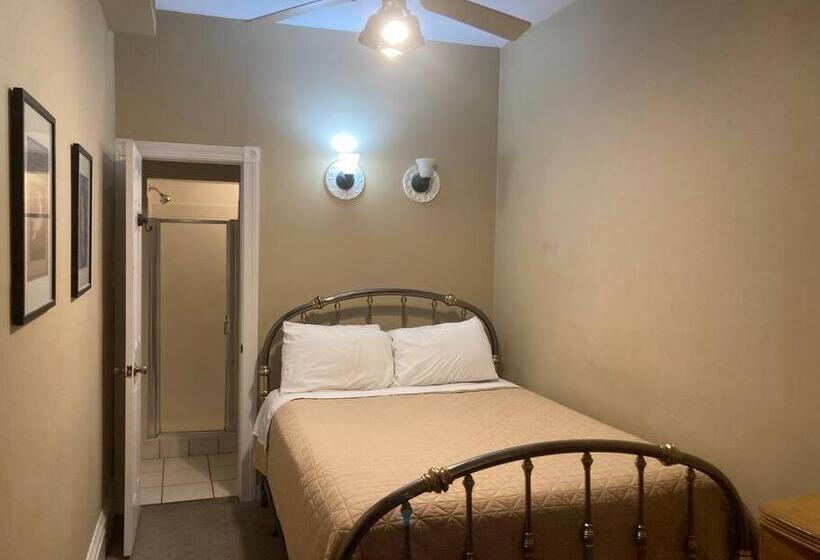 套房, Queen Bed With Private Ensuite Bathroom In Lakeview   3d