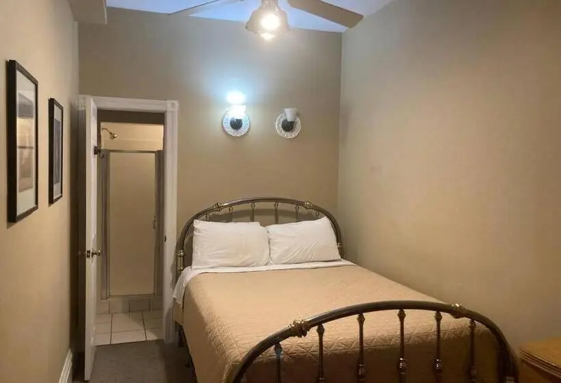 Sviitti, Queen Bed With Private Ensuite Bathroom In Lakeview 3d