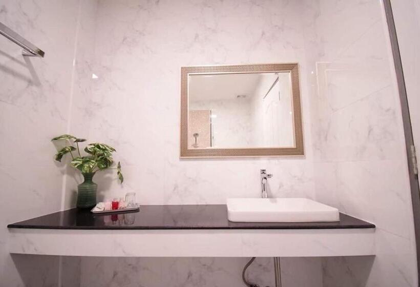 غرفة ديلوكس ثلاثية, พาราไดซ์รีสอร์ต สังขละบุรี Paradise Resort At Sangkhlaburi