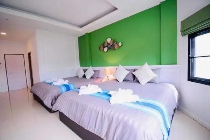 اتاق لوکس چهار تخته, พาราไดซ์รีสอร์ต สังขละบุรี Paradise Resort At Sangkhlaburi