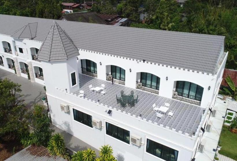 غرفة قياسية ثلاثية مزودة بتراس, พาราไดซ์รีสอร์ต สังขละบุรี Paradise Resort At Sangkhlaburi