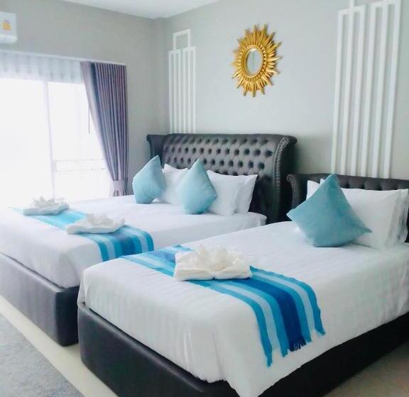 غرفة قياسية ثلاثية مزودة بتراس, พาราไดซ์รีสอร์ต สังขละบุรี Paradise Resort At Sangkhlaburi