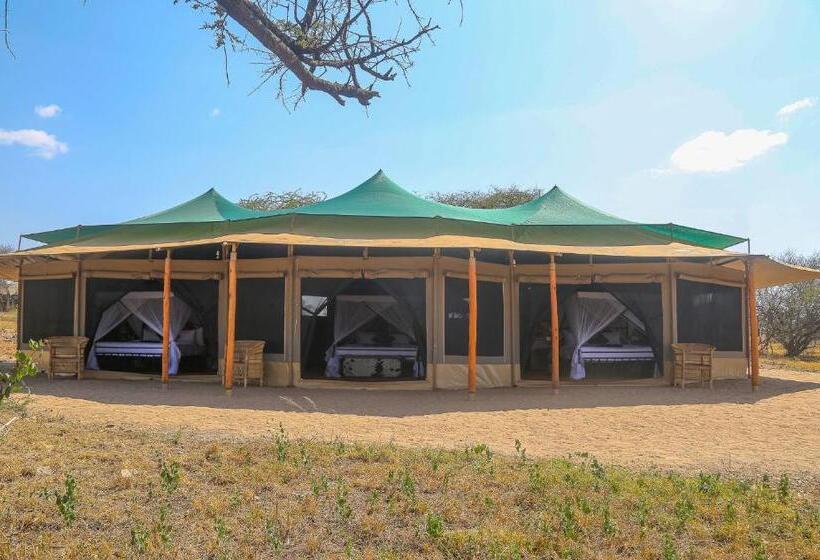 اتاق لوکس سه تخته, Explore Serengeti Tented Camp