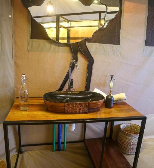 اتاق لوکس سه تخته, Explore Serengeti Tented Camp