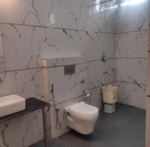 חדר משפחתי, Great Tiger Resort