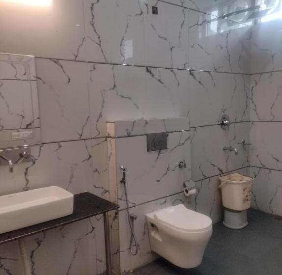 חדר משפחתי, Great Tiger Resort