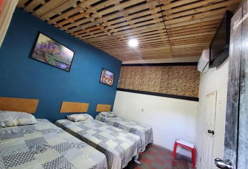 家庭间, Hostal Copacabana Sv
