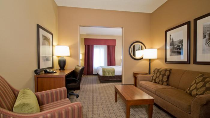 غرفة قياسية سرير كينج, Russell Inn And Suites