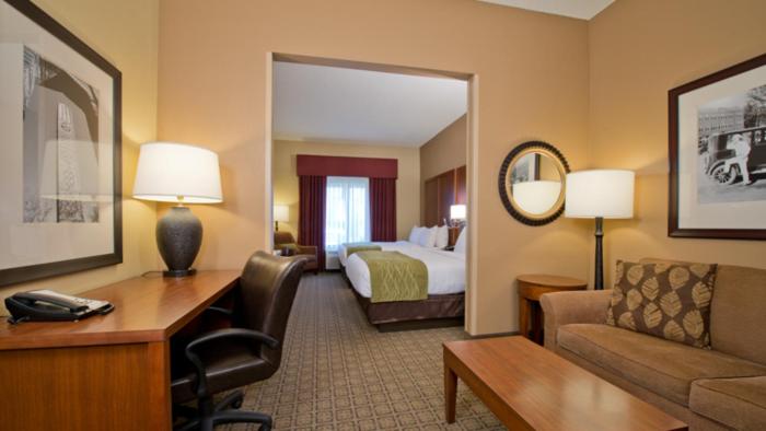 غرفة قياسية, Russell Inn And Suites