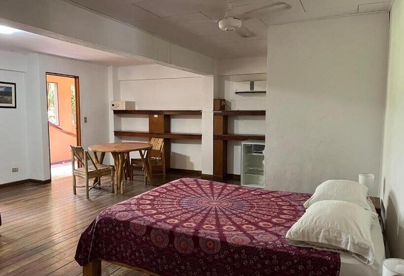 발코니가 있는 4인용 스탠다드 룸, Tajalin