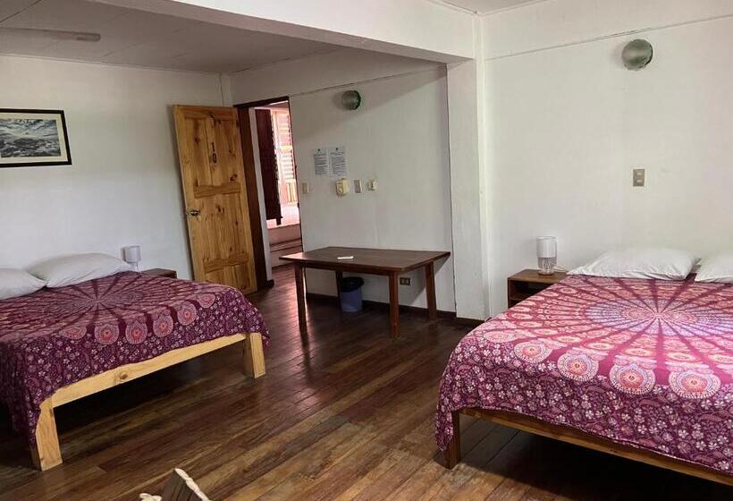 발코니가 있는 4인용 스탠다드 룸, Tajalin