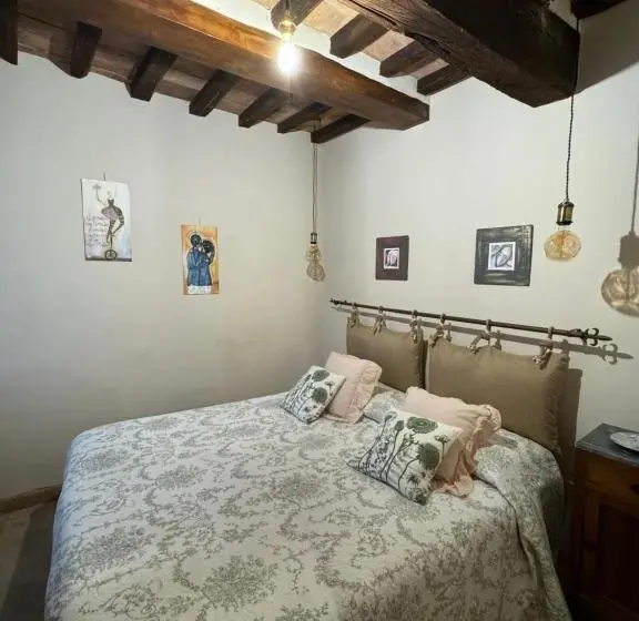スタンダードルーム, Sforza House