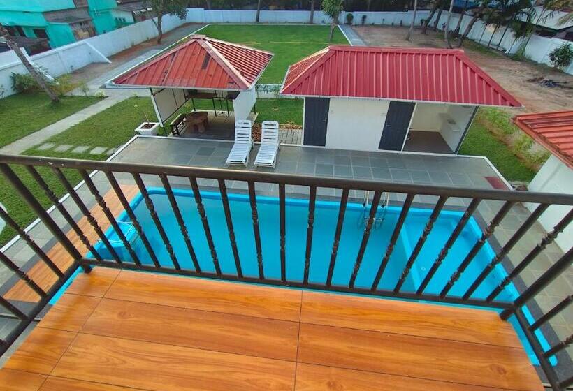 Standard Room with Balcony, The Reds Heritage