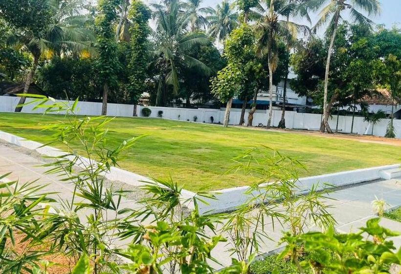 Standard Room with Balcony, The Reds Heritage