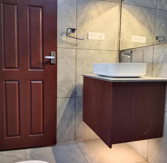 Standard Room Pool View, The Reds Heritage