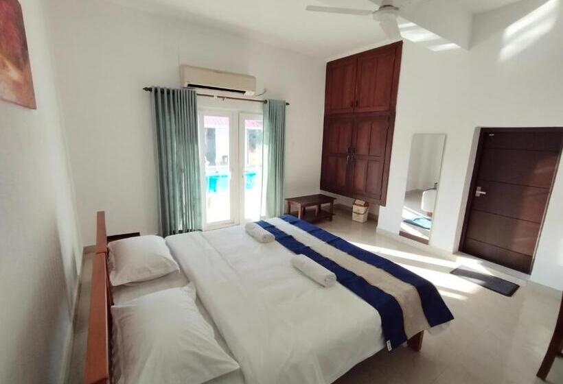 Standard Room Pool View, The Reds Heritage