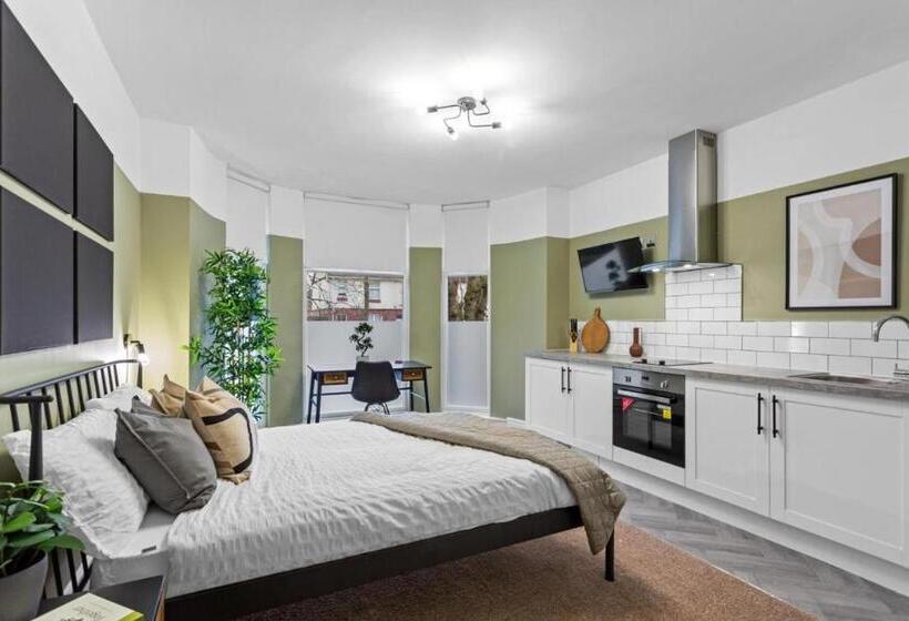 إستوديو قياسى, Birkenhead Apart