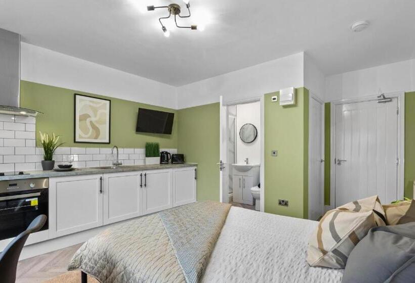 إستوديو قياسى, Birkenhead Apart