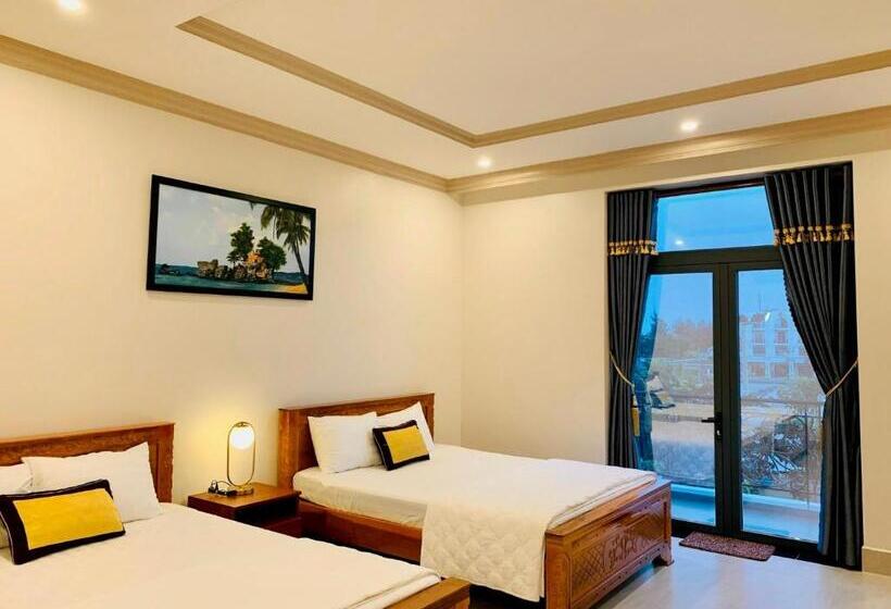 اتاق خانوادگی, Ngọc Mai