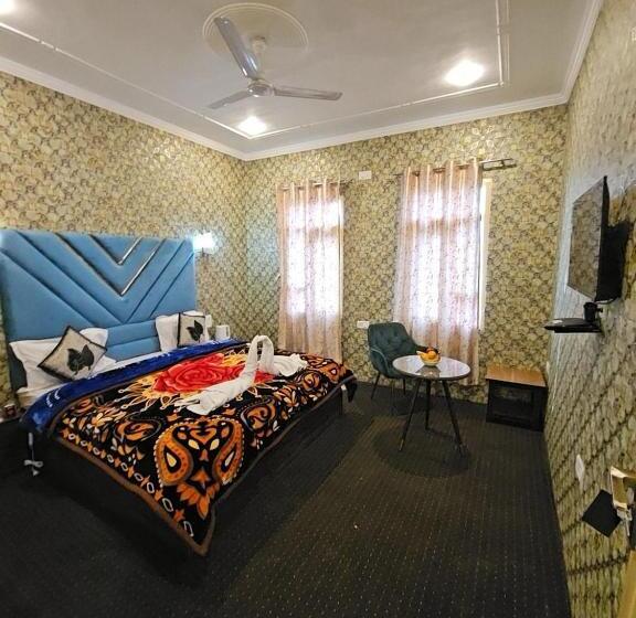 Quarto superior, Nouvella Residency