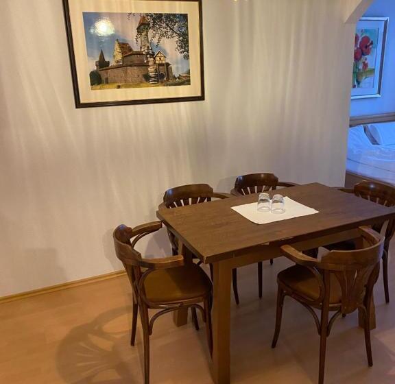 Семейный Номер, Schlossschänke Friedenfels