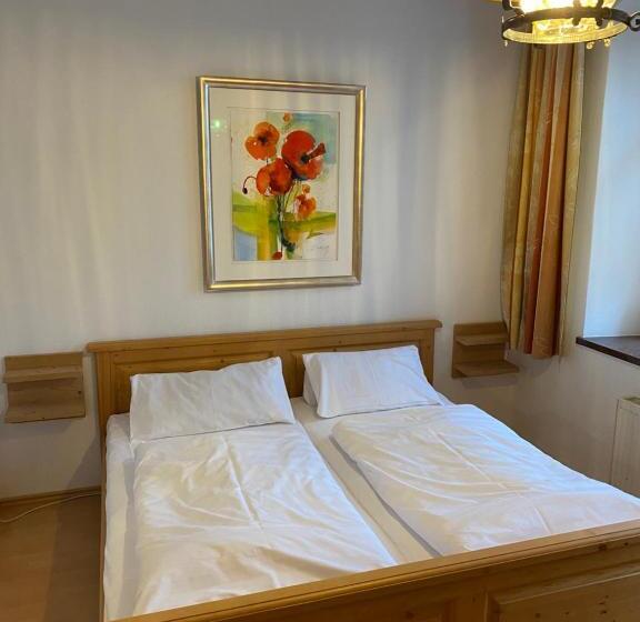 Семейный Номер, Schlossschänke Friedenfels