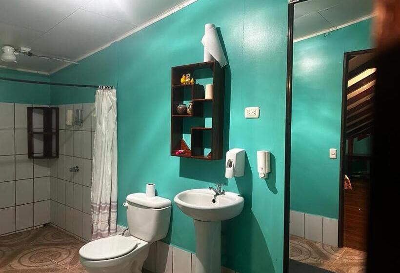 スタンダードトリプルルーム, The Monkey Trail Hostel