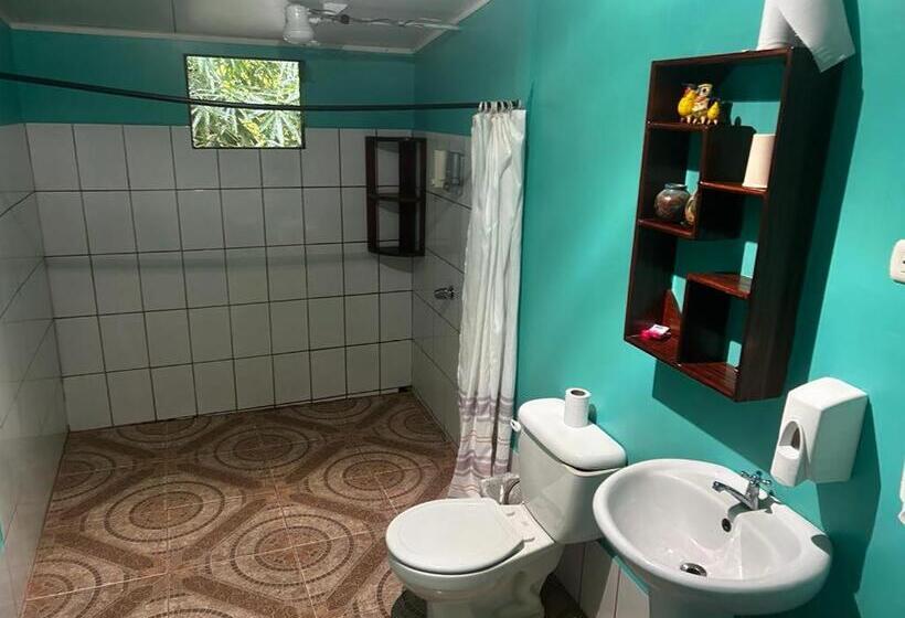 スタンダードトリプルルーム, The Monkey Trail Hostel