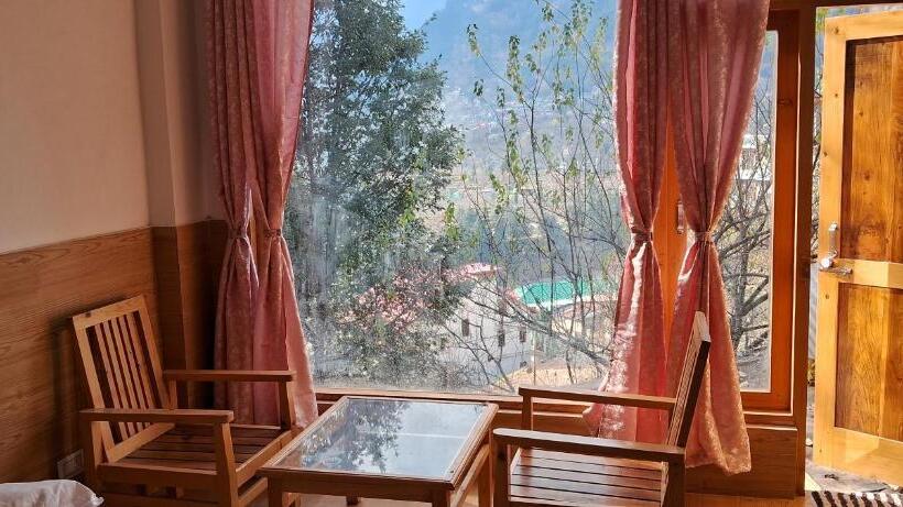 اتاق استاندارد با بالکن, Joginihills Premium Rooms Manali