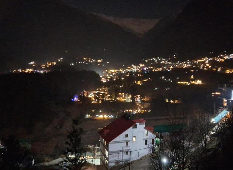 اتاق استاندارد با بالکن, Joginihills Premium Rooms Manali