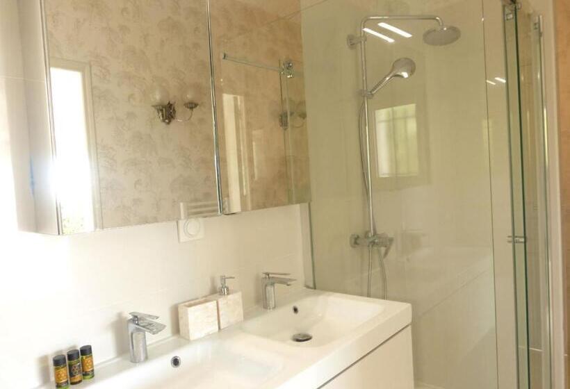اتاق استاندارد با چشم‌انداز دریا, Chambre Bed And Breakfast Dans La Villa Cypra