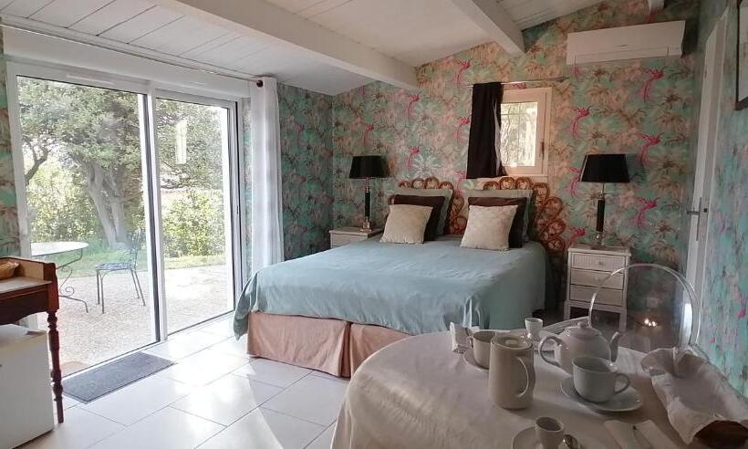 اتاق استاندارد با چشم‌انداز دریا, Chambre Bed And Breakfast Dans La Villa Cypra