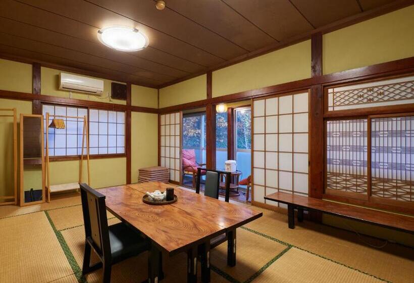 غرفة عائلية, Hayamasou