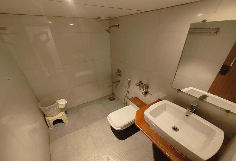 חדר משפחתי, Kaizen Stays & Resto