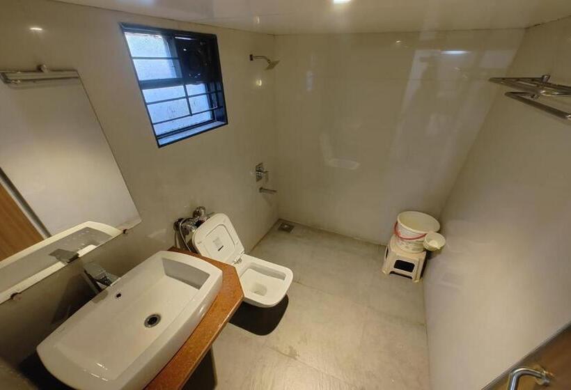 חדר משפחתי, Kaizen Stays & Resto