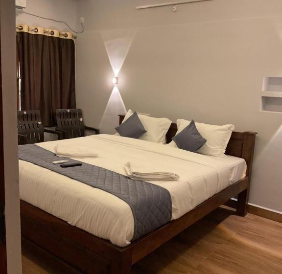 اتاق استاندارد سه نفره, Lax Residency, White Town, Pondicherry