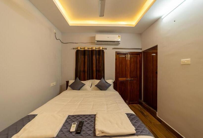 اتاق لوکس با بالکن, Lax Residency, White Town, Pondicherry