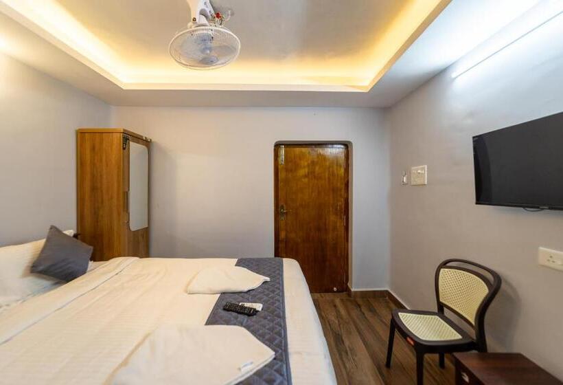 اتاق استاندارد سه تخته با بالکن, Lax Residency, White Town, Pondicherry