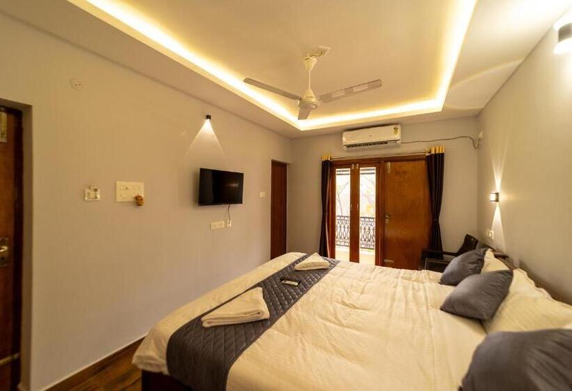 اتاق استاندارد سه تخته با بالکن, Lax Residency, White Town, Pondicherry