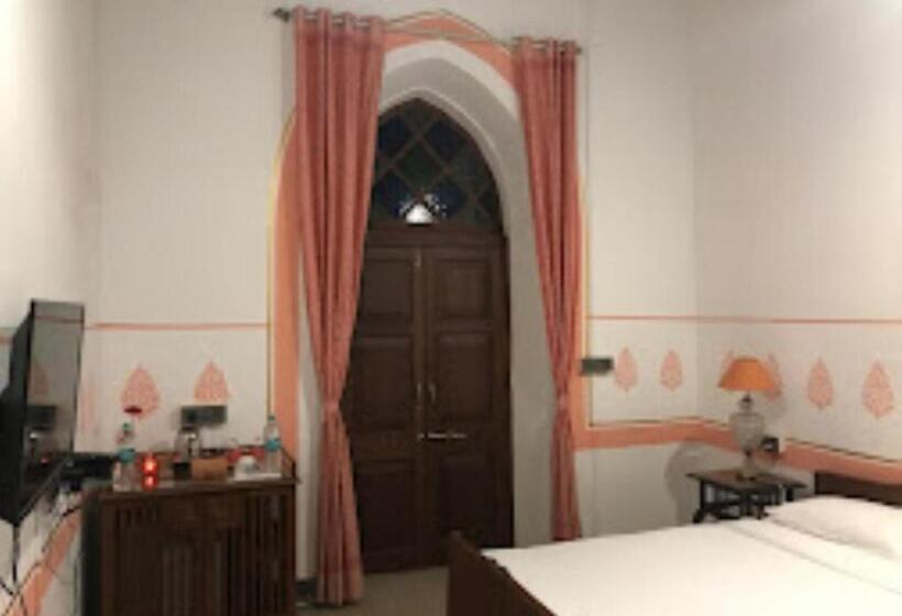 غرفة ديلوكس, Madhav Bagh   Royal Heritage Stay , Vadodara