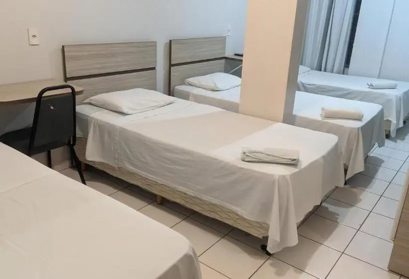 Chambre Quadruple Standard, Premier