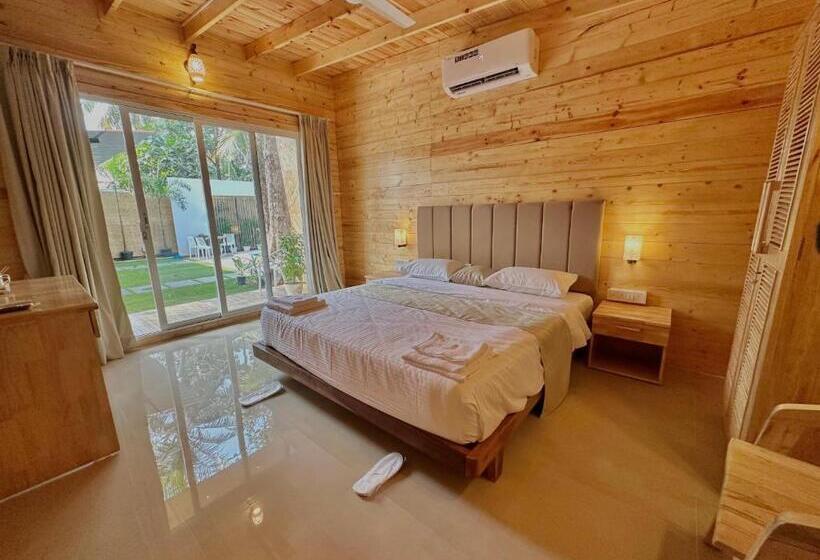 Standard-huone Allasnäkymä, The Nine Beach Resort