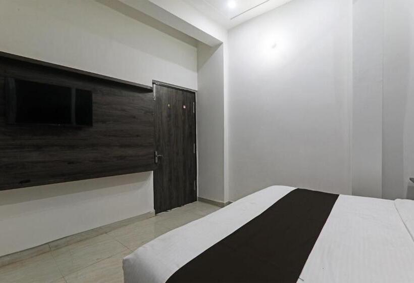 트리플 클래식 룸, Golden Inn